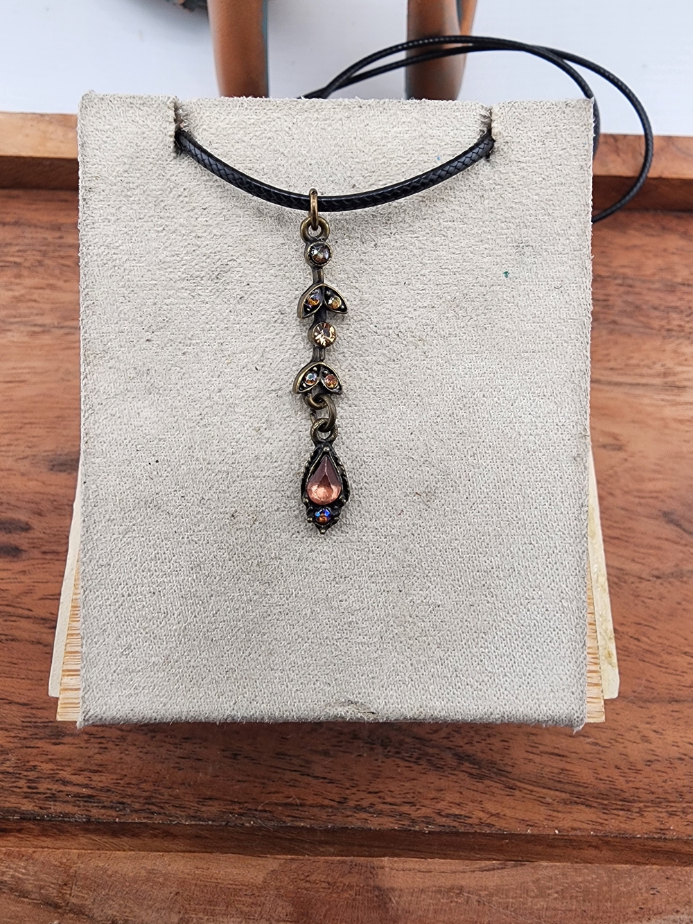 Vintage-Style Pink Teardrop Pendant Necklace in Antique Gold Tone